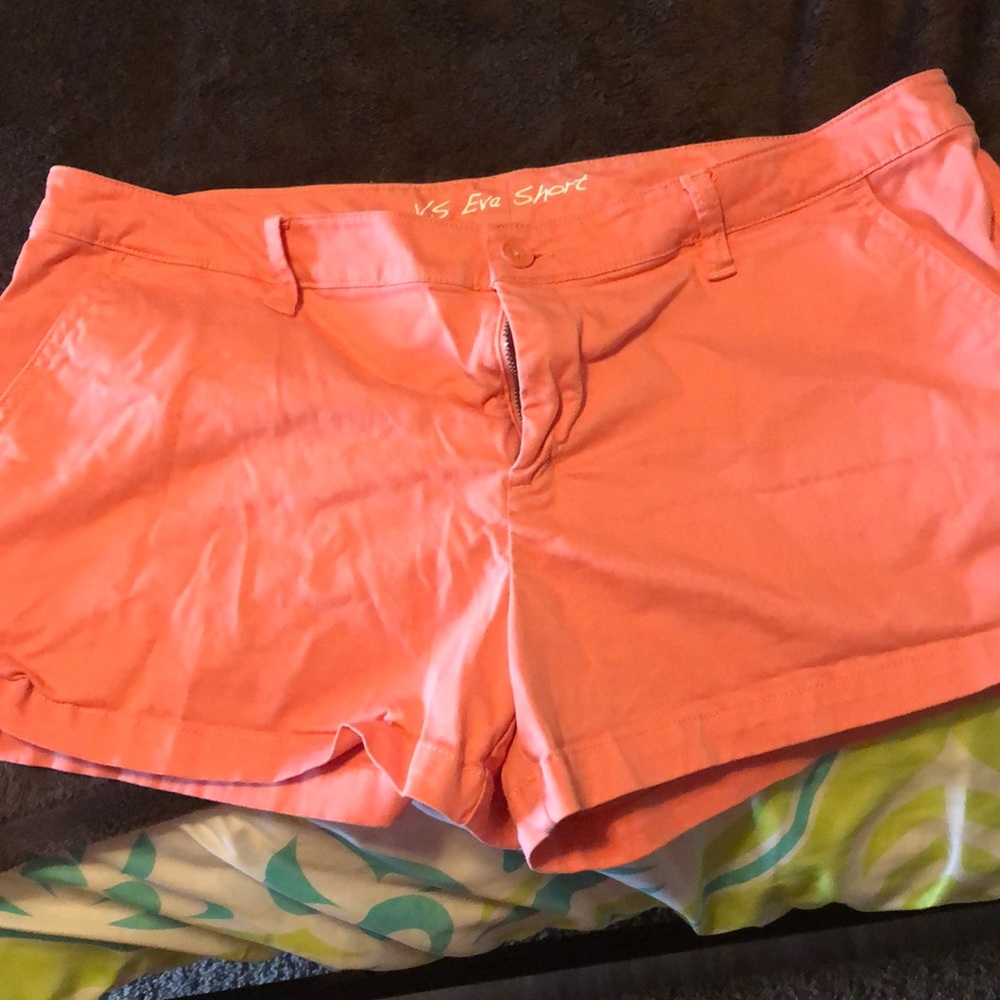 VS Eva short